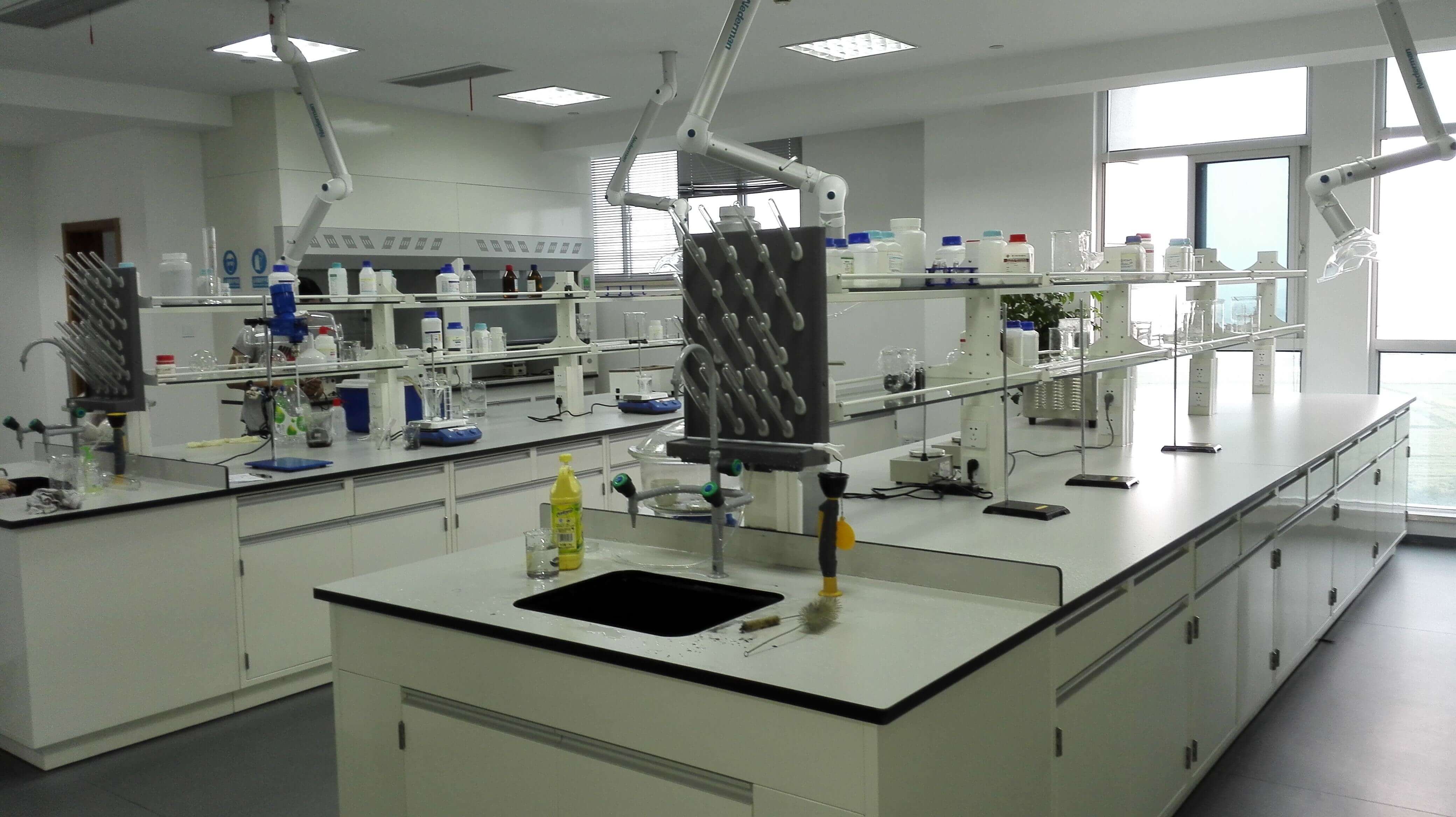 申江不銹鋼儲氣罐在制藥廠實驗室的應用 申江不銹鋼儲氣罐在制藥廠實驗室的應用